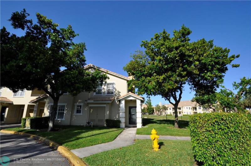  Condo & Townhome Photos