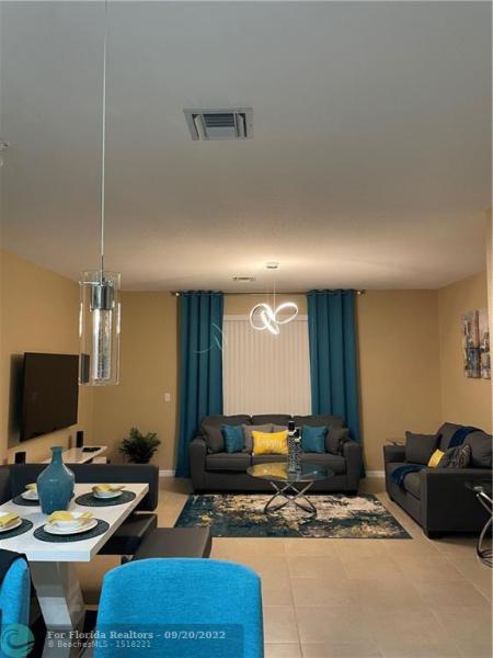  Condo & Townhome Photos