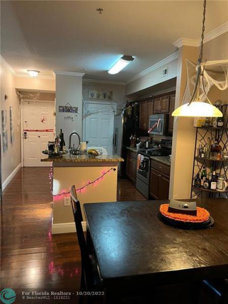 Condo & Townhome Photos
