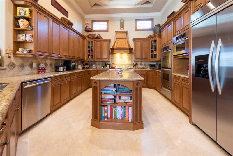  Single Family Homes Photo 14: 1483 SW 150th Ter  Sunrise,  FL 33326