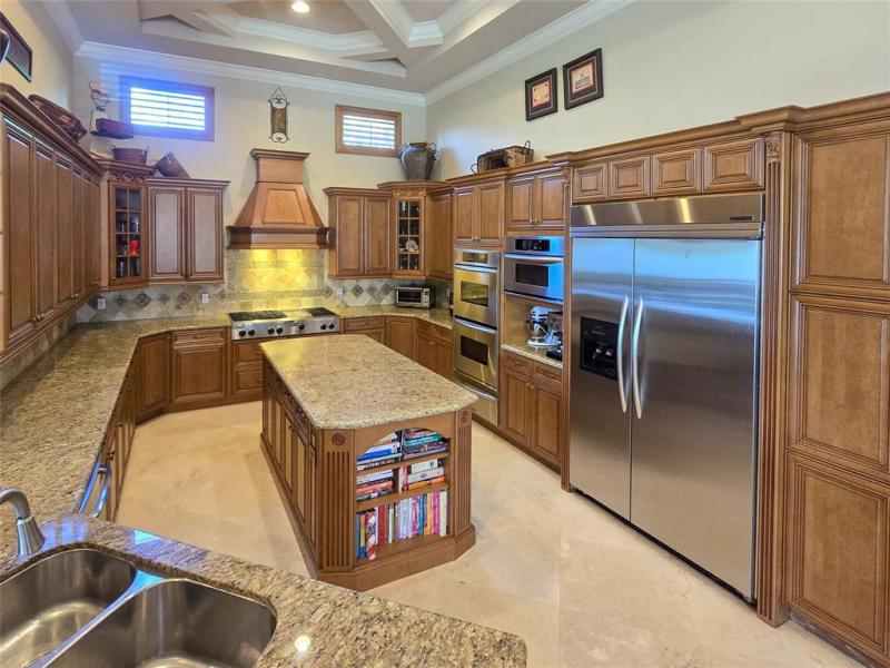  Single Family Homes Photo 15: 1483 SW 150th Ter  Sunrise,  FL 33326