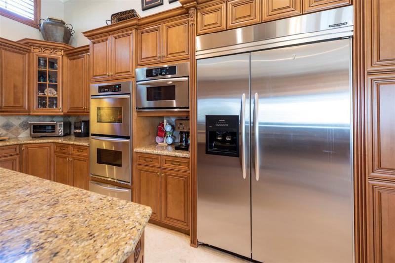  Single Family Homes Photo 19: 1483 SW 150th Ter  Sunrise,  FL 33326