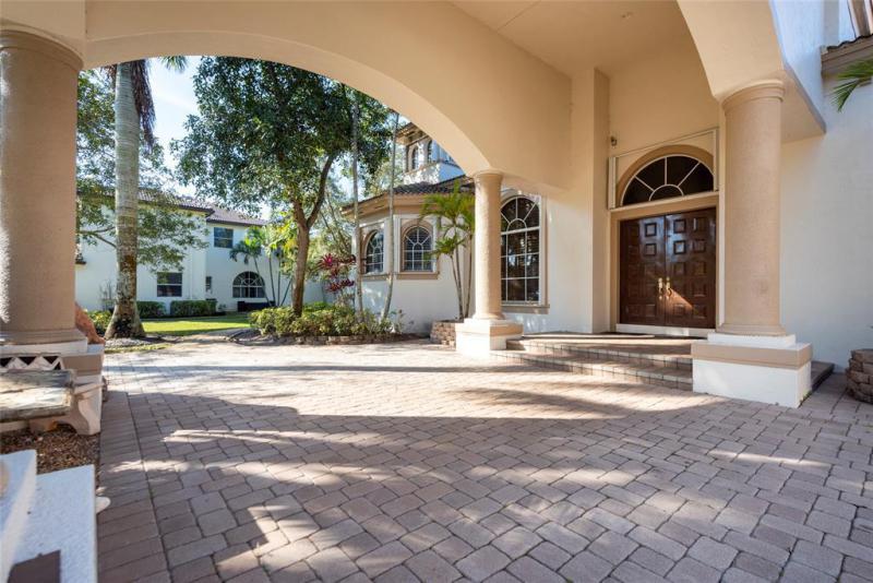  Single Family Homes Photo 4: 1483 SW 150th Ter  Sunrise,  FL 33326