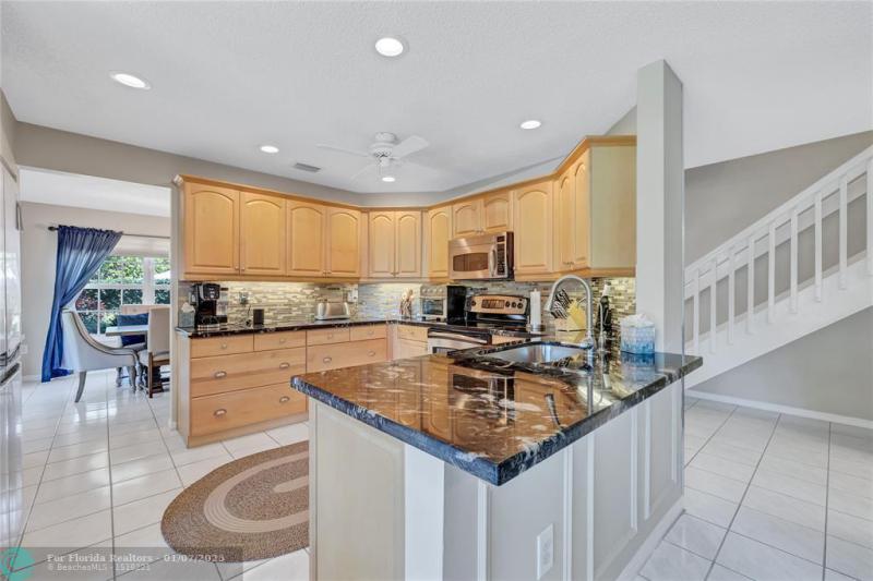  Single Family Homes Photo 10: 7181 NW 32nd St  Margate,  FL 33063