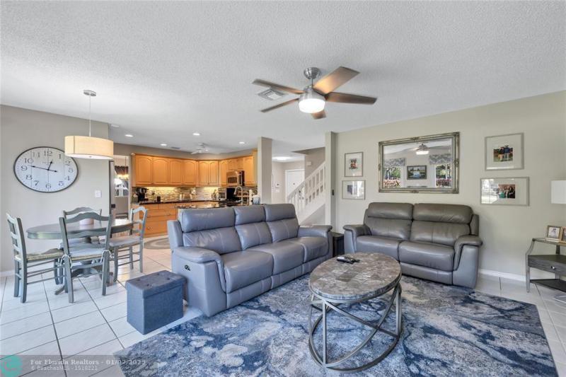  Single Family Homes Photo 13: 7181 NW 32nd St  Margate,  FL 33063