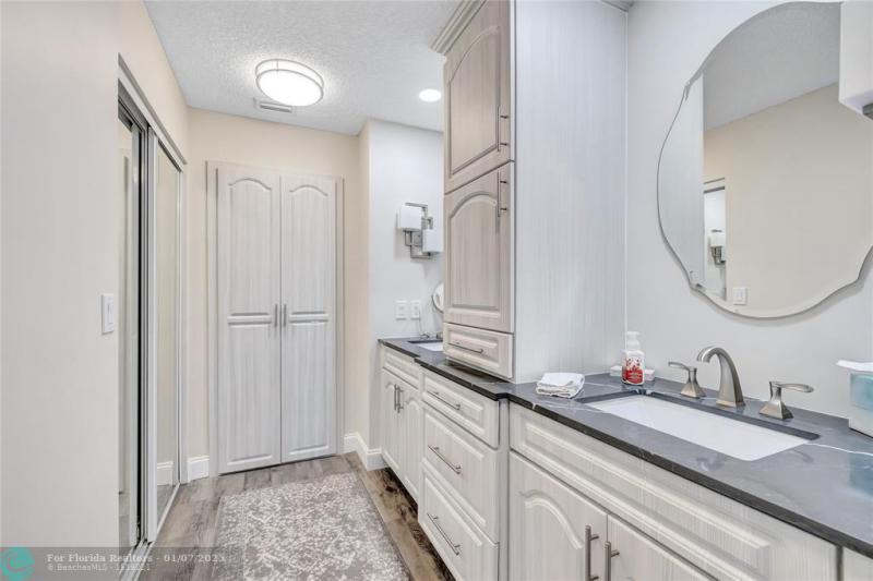  Single Family Homes Photo 17: 7181 NW 32nd St  Margate,  FL 33063