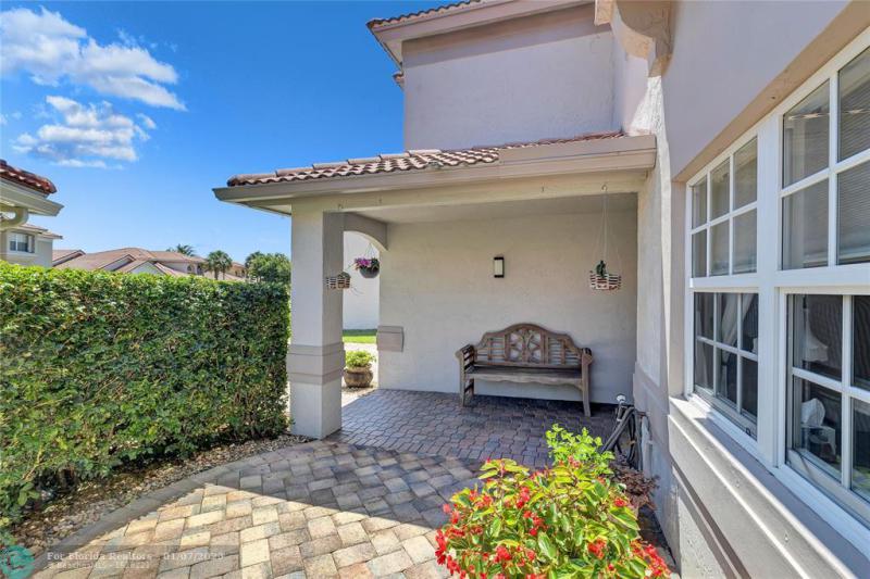  Single Family Homes Photo 4: 7181 NW 32nd St  Margate,  FL 33063