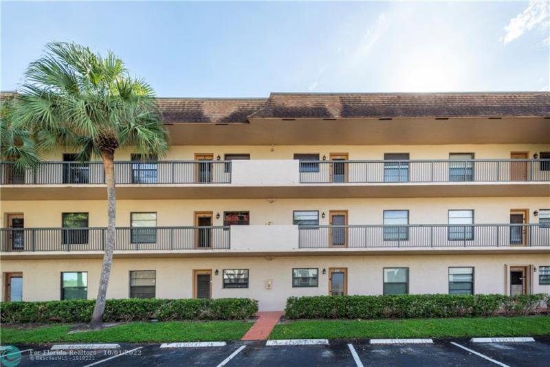  Condo & Townhome Photos