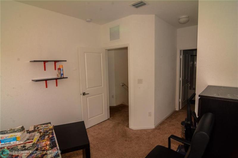  Condo & Townhome Photos