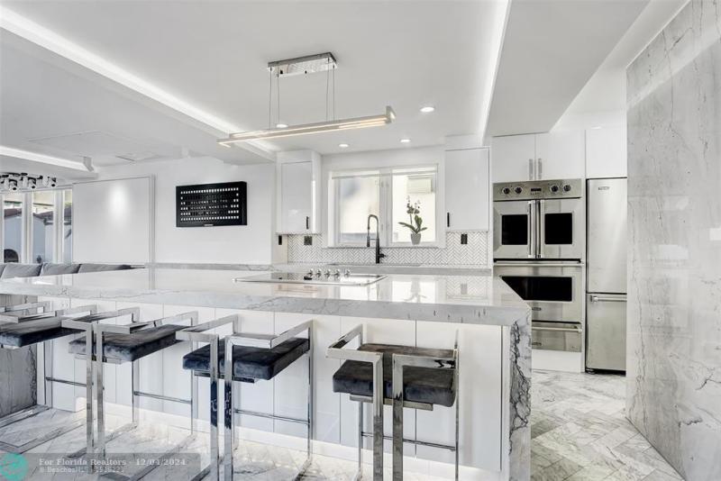  Single Family Homes Photo 11: 124 11th St  Miami Beach,  FL 33139
