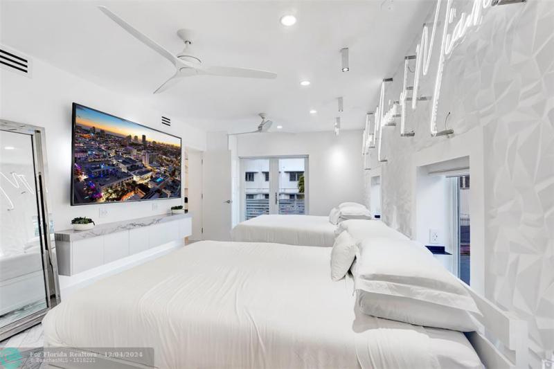  Single Family Homes Photo 19: 124 11th St  Miami Beach,  FL 33139