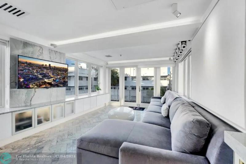  Single Family Homes Photo 21: 124 11th St  Miami Beach,  FL 33139