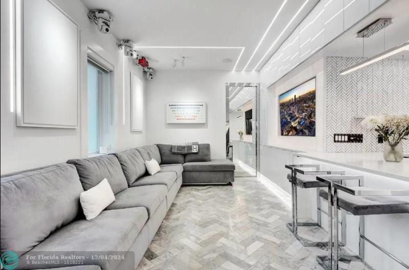  Single Family Homes Photo 24: 124 11th St  Miami Beach,  FL 33139
