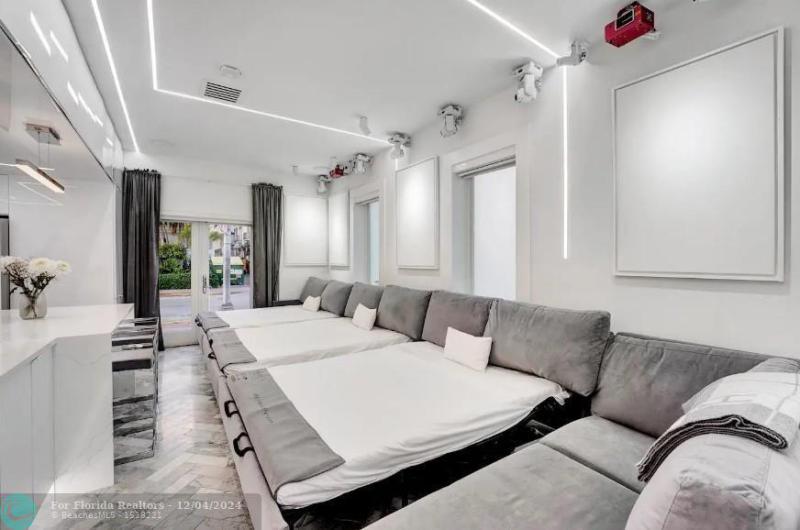  Single Family Homes Photo 25: 124 11th St  Miami Beach,  FL 33139