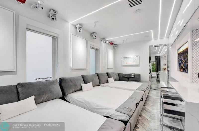  Single Family Homes Photo 26: 124 11th St  Miami Beach,  FL 33139