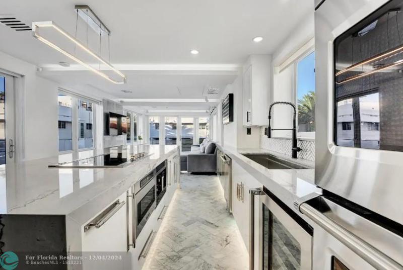  Single Family Homes Photo 29: 124 11th St  Miami Beach,  FL 33139