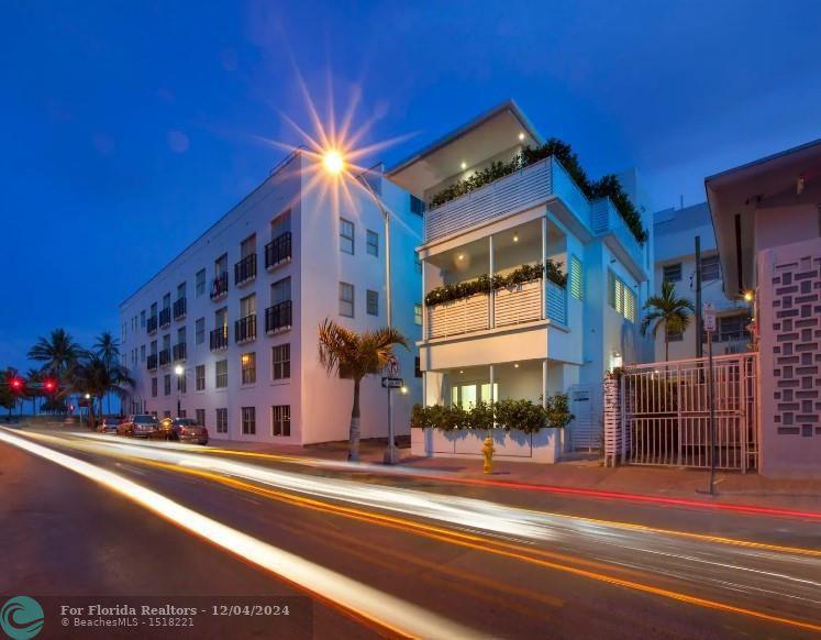  Single Family Homes Photo 3: 124 11th St  Miami Beach,  FL 33139