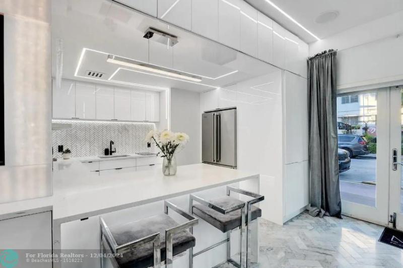  Single Family Homes Photo 39: 124 11th St  Miami Beach,  FL 33139
