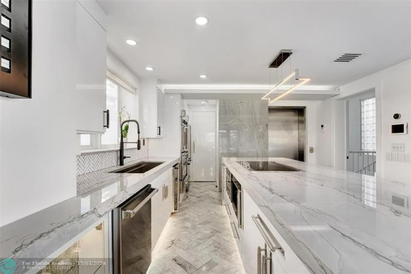  Single Family Homes Photo 4: 124 11th St  Miami Beach,  FL 33139