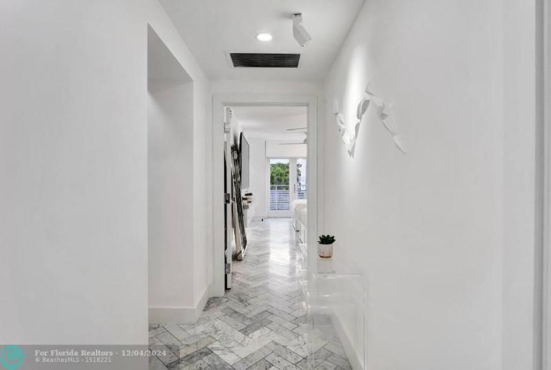  Single Family Homes Photo 47: 124 11th St  Miami Beach,  FL 33139