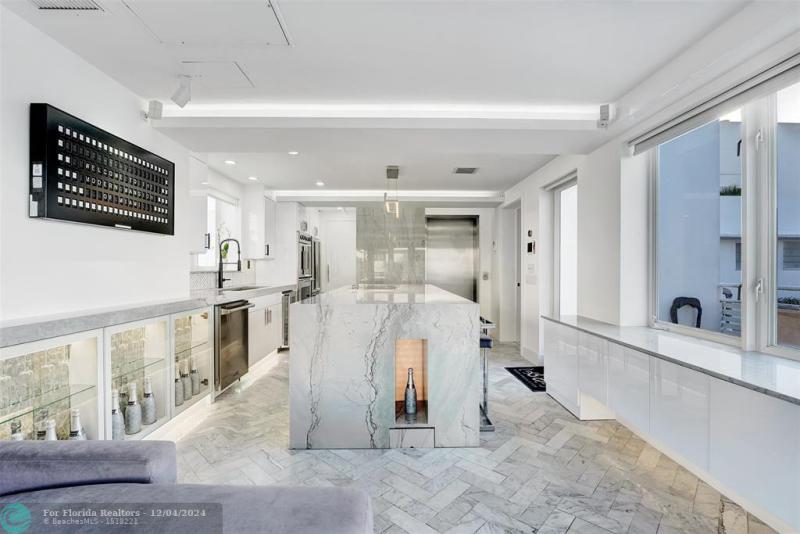  Single Family Homes Photo 5: 124 11th St  Miami Beach,  FL 33139