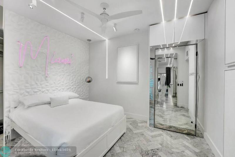  Single Family Homes Photo 52: 124 11th St  Miami Beach,  FL 33139