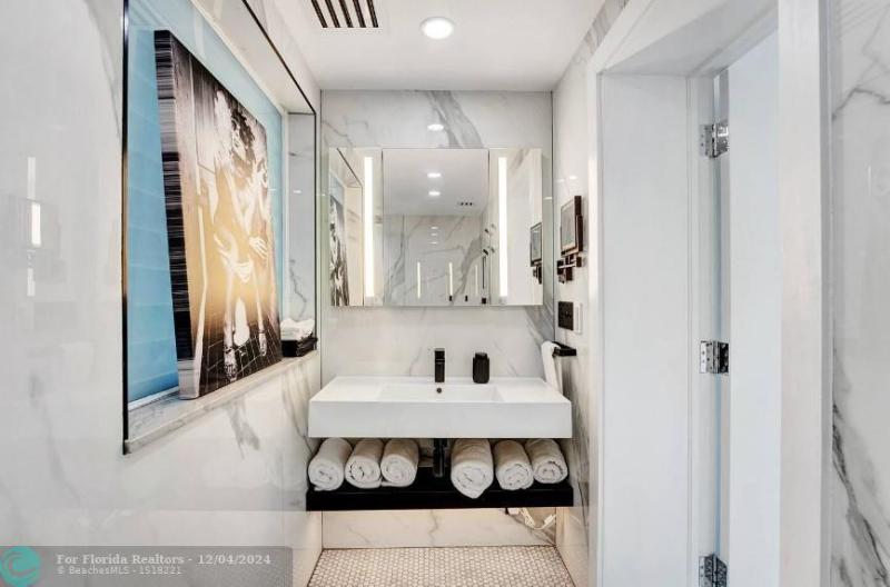  Single Family Homes Photo 56: 124 11th St  Miami Beach,  FL 33139