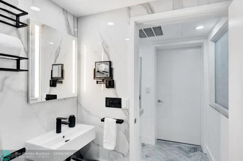  Single Family Homes Photo 60: 124 11th St  Miami Beach,  FL 33139