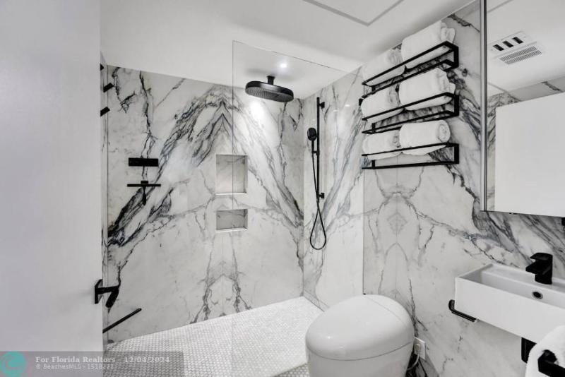  Single Family Homes Photo 61: 124 11th St  Miami Beach,  FL 33139