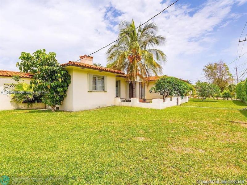  Single Family Homes Photo 3: 9400 Abbott Ave  Surfside,  FL 33154