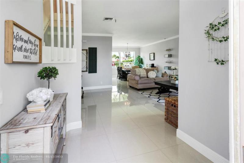  Single Family Homes Photo 3: 3043 Woodlands Drive  Margate,  FL 33063