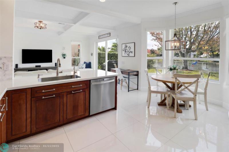  Single Family Homes Photo 9: 3043 Woodlands Drive  Margate,  FL 33063