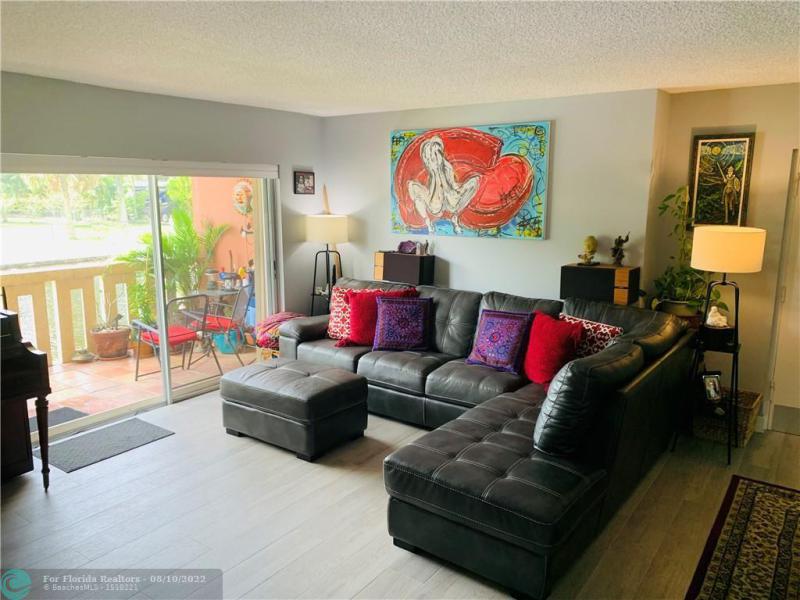  Condo & Townhome Photos
