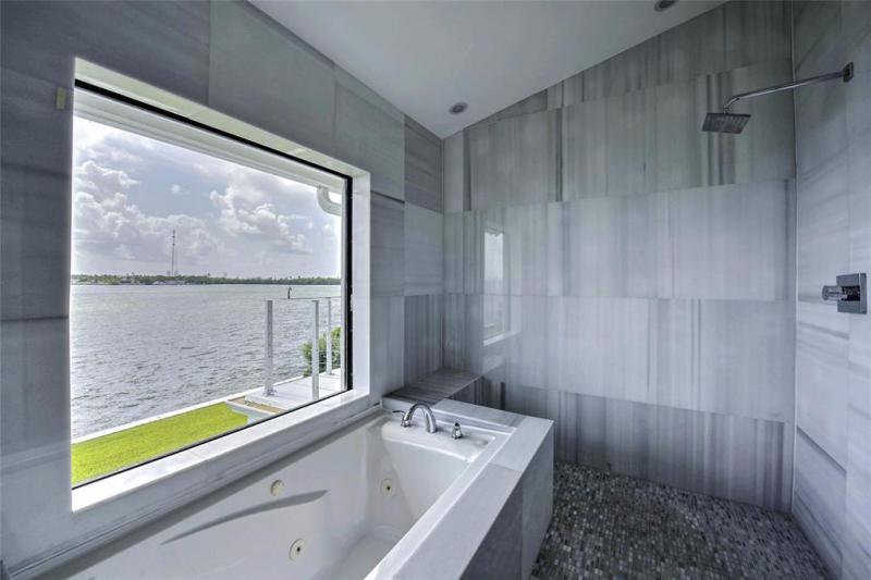  Single Family Homes Photo 38: 1290 NE 83rd St  Miami,  FL 33138