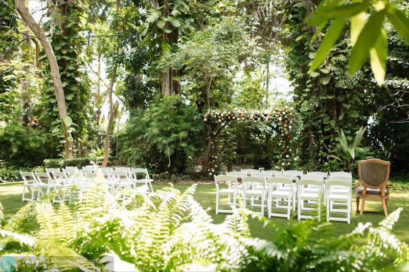  Single Family Homes Photo 11: 23550 SW 187th Ave  Homestead,  FL 33031