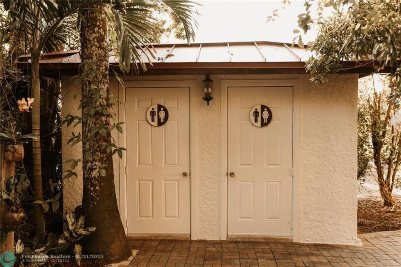  Single Family Homes Photo 18: 23550 SW 187th Ave  Homestead,  FL 33031