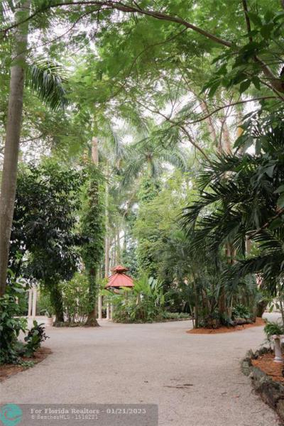  Single Family Homes Photo 4: 23550 SW 187th Ave  Homestead,  FL 33031