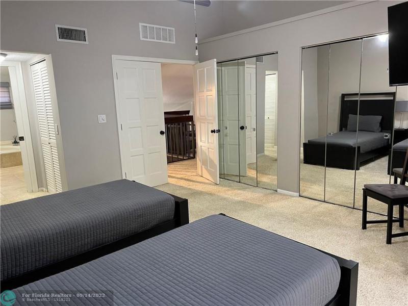  Condo & Townhome Photos