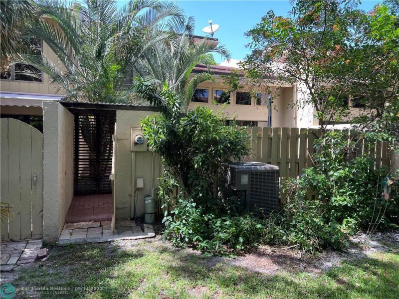  Condo & Townhome Photos