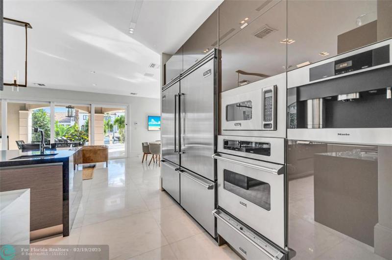  Single Family Homes Photo 26: 38 Isla Bahia Dr  Fort Lauderdale,  FL 33316