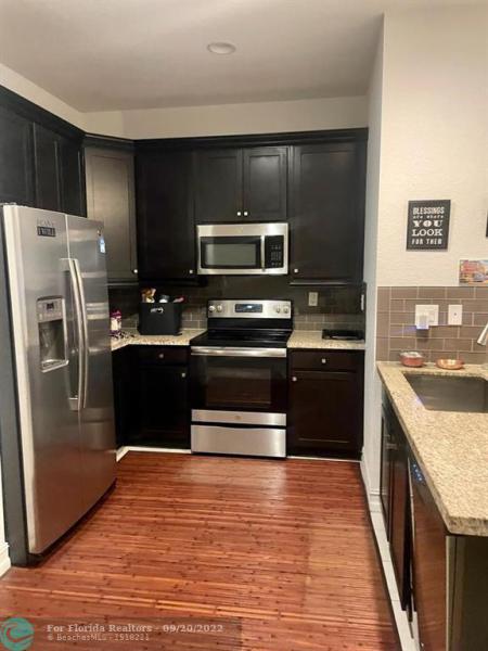  Condo & Townhome Photos