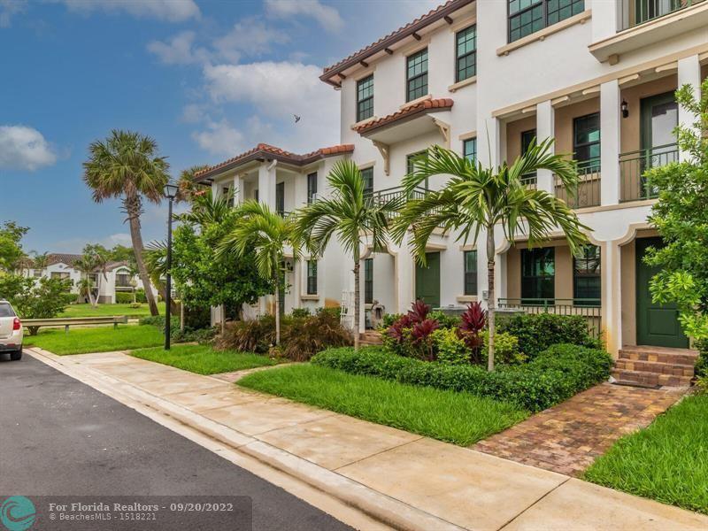  Condo & Townhome Photos