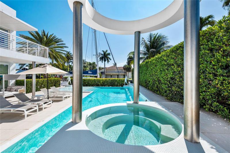  Single Family Homes Photo 32: 500 Isle Of Capri Dr  Fort Lauderdale,  FL 33301