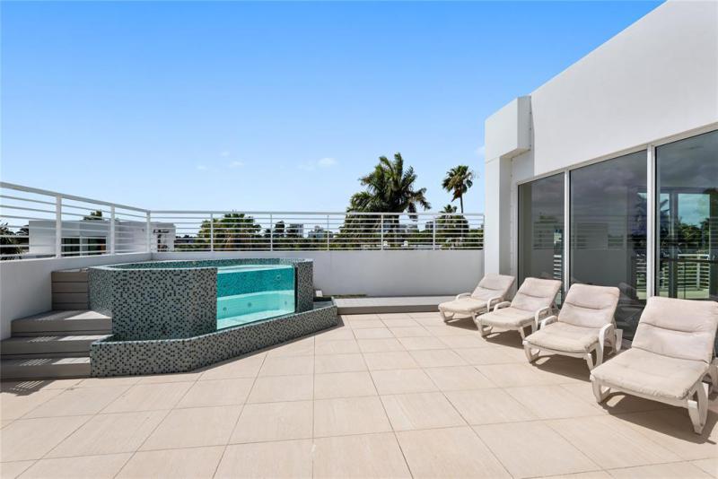  Single Family Homes Photo 39: 500 Isle Of Capri Dr  Fort Lauderdale,  FL 33301