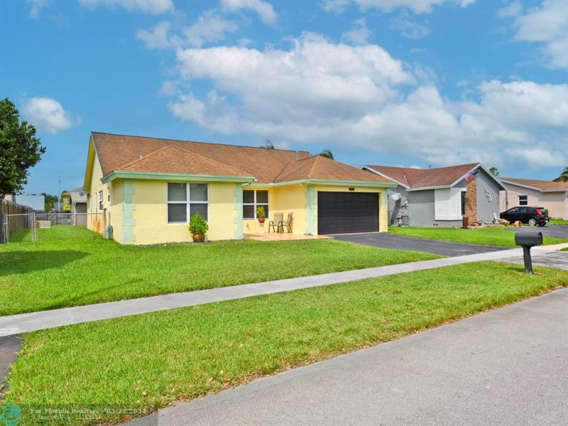  Single Family Homes Photo 10: 11731 NW 40th Pl  Sunrise,  FL 33323