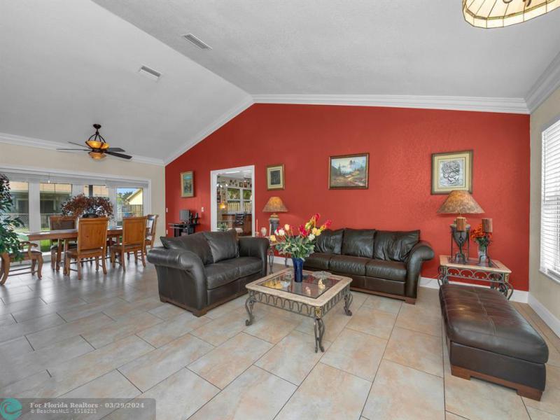  Single Family Homes Photo 12: 11731 NW 40th Pl  Sunrise,  FL 33323