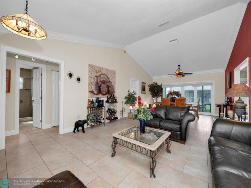  Single Family Homes Photo 13: 11731 NW 40th Pl  Sunrise,  FL 33323