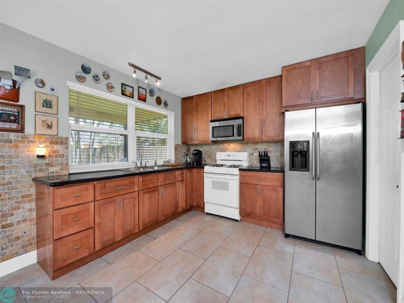  Single Family Homes Photo 17: 11731 NW 40th Pl  Sunrise,  FL 33323
