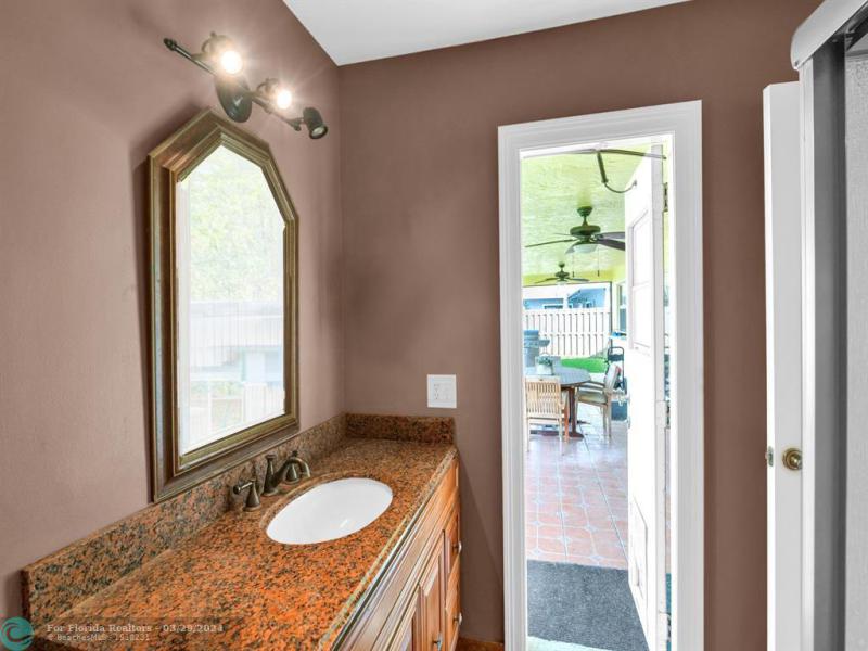  Single Family Homes Photo 23: 11731 NW 40th Pl  Sunrise,  FL 33323