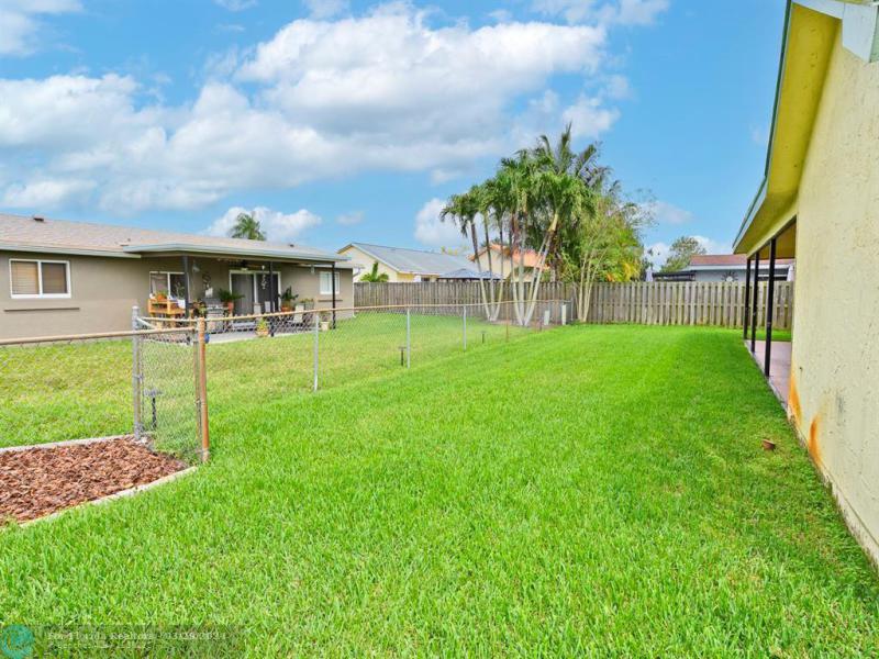  Single Family Homes Photo 32: 11731 NW 40th Pl  Sunrise,  FL 33323